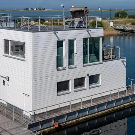 Sea Lounge Botel *